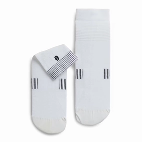 ON Performance Ultralight Mid Sock White Black On performance running shoes