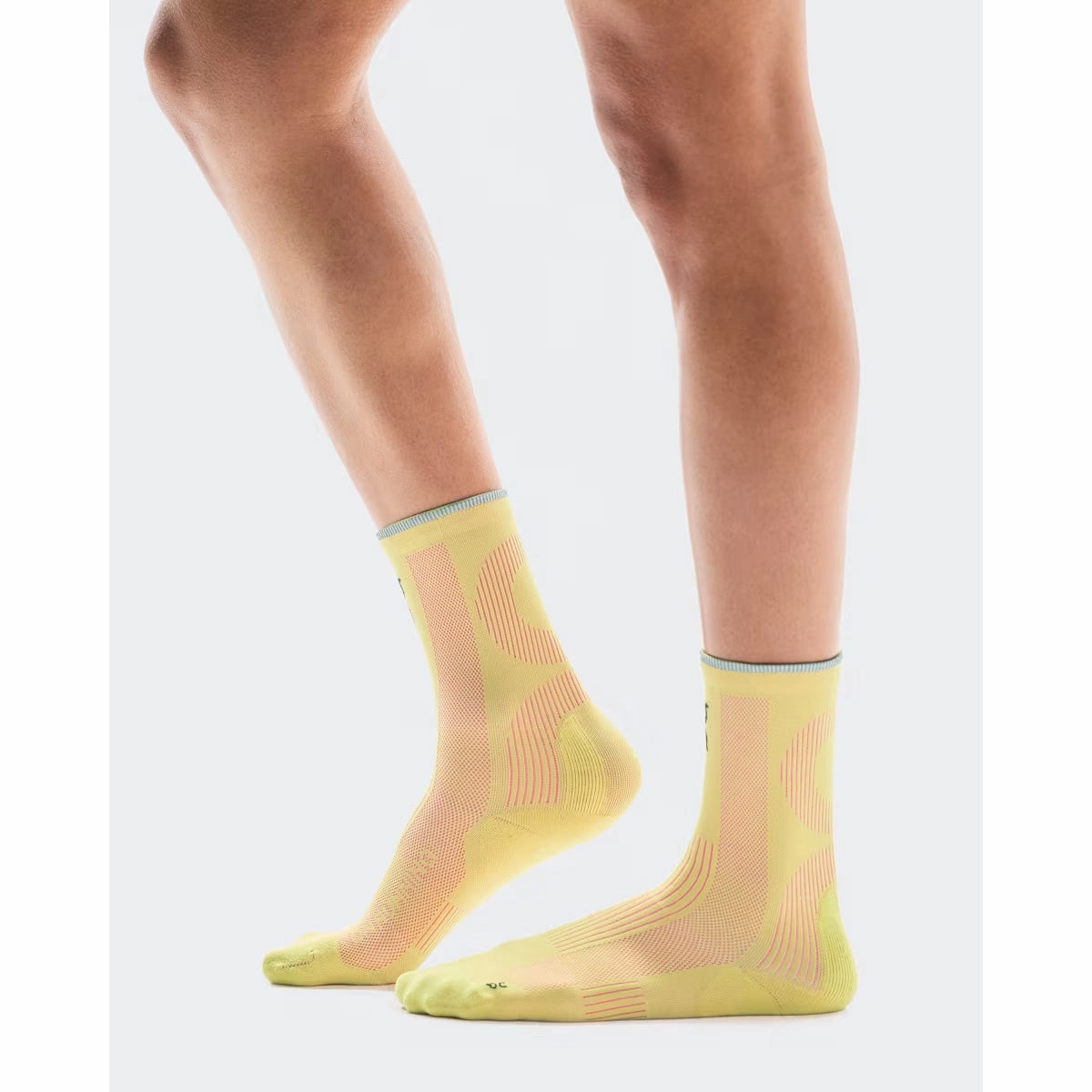 ON Unisex Elite Run Sock High Limelight Pink On running shoe close-ups