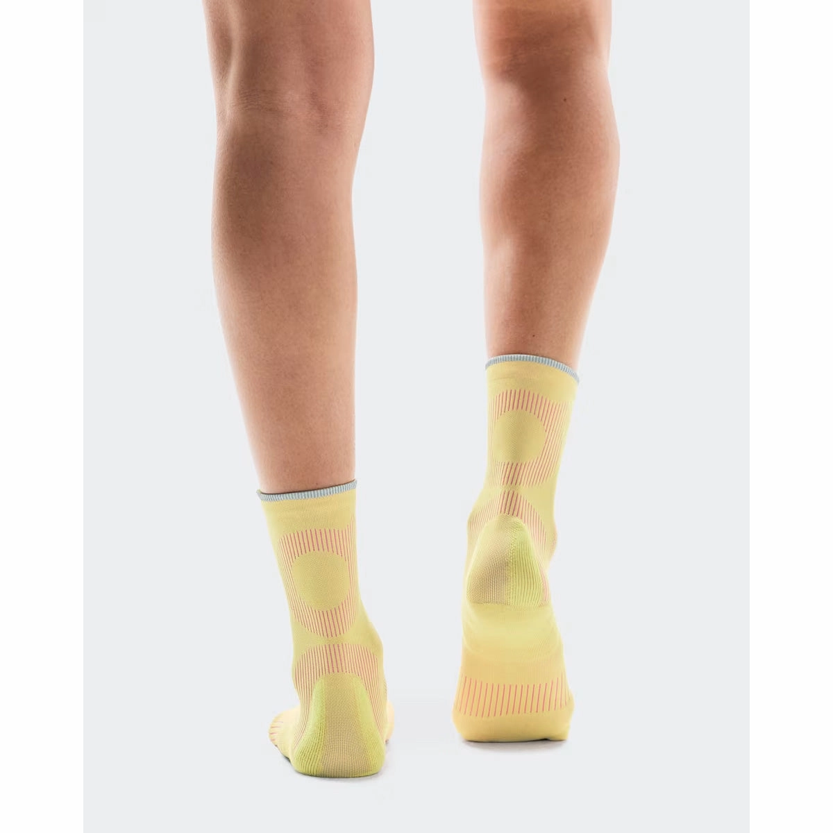 ON Unisex Elite Run Sock High Limelight Pink On running shoe close-ups