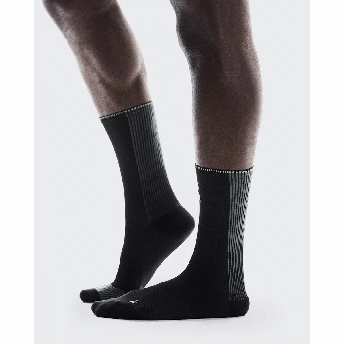ON Unisex Performance Run Sock High Black Eclipse On running shoe close-ups