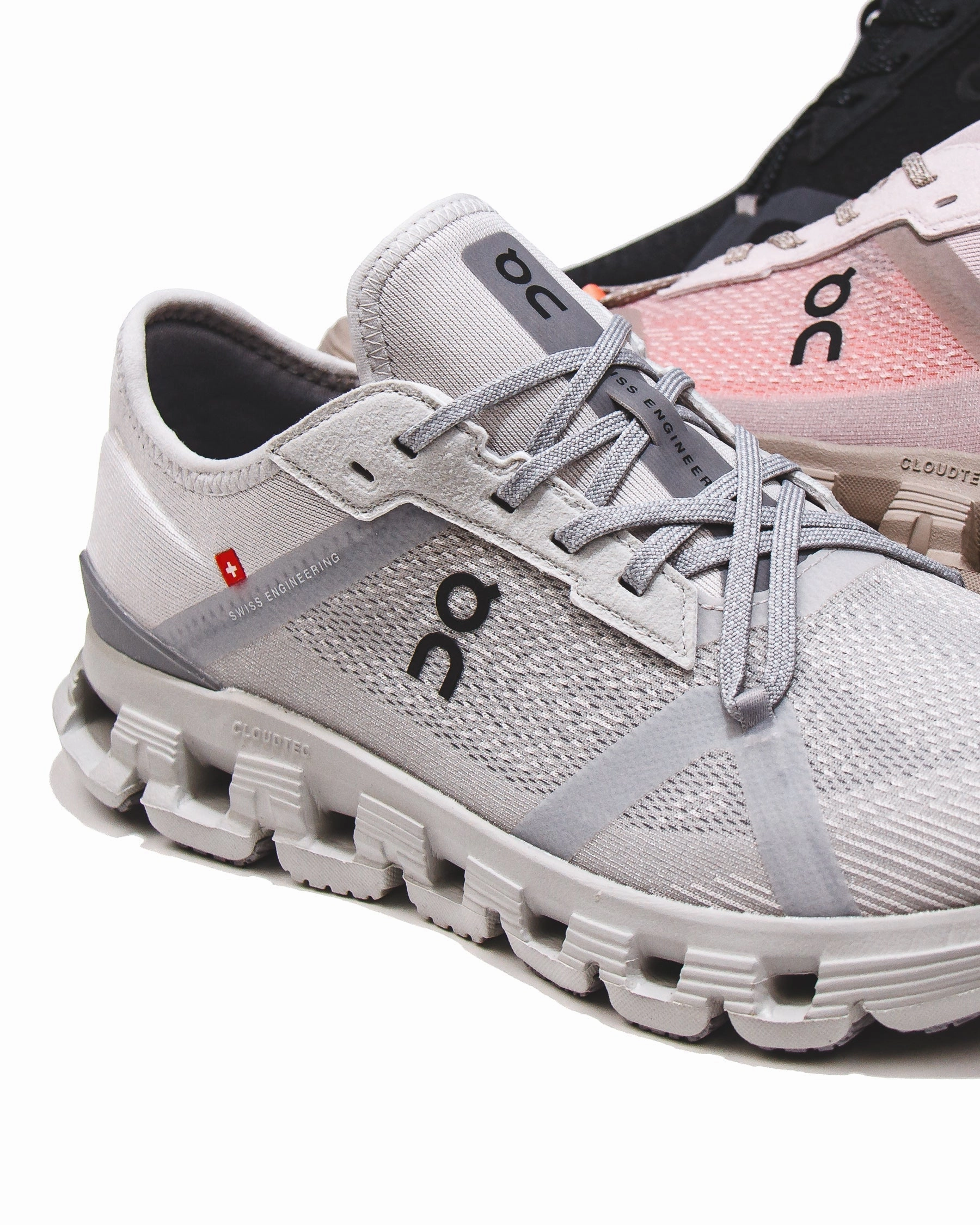 ON Women Cloud X 4 AD Wolf Alloy Core 3WF10173290 On running shoe close-ups