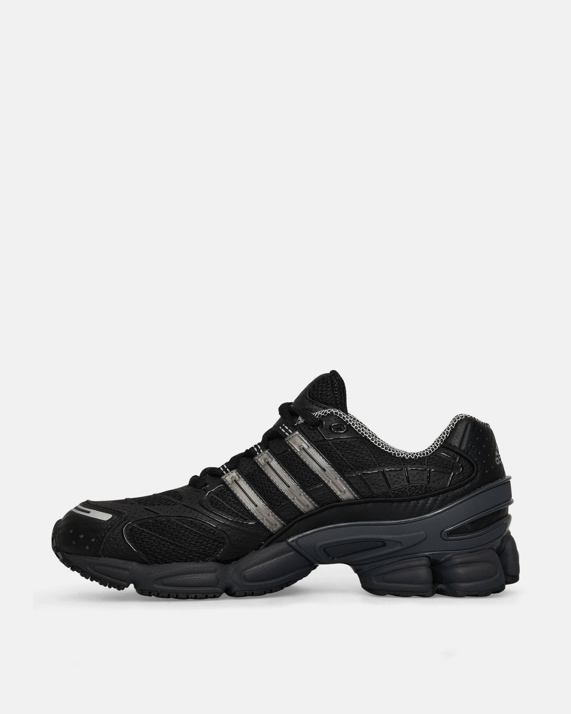 Ozweego Pro Sneakers Core Black / Iron Metallic / Grey Six Comfort Sneakers