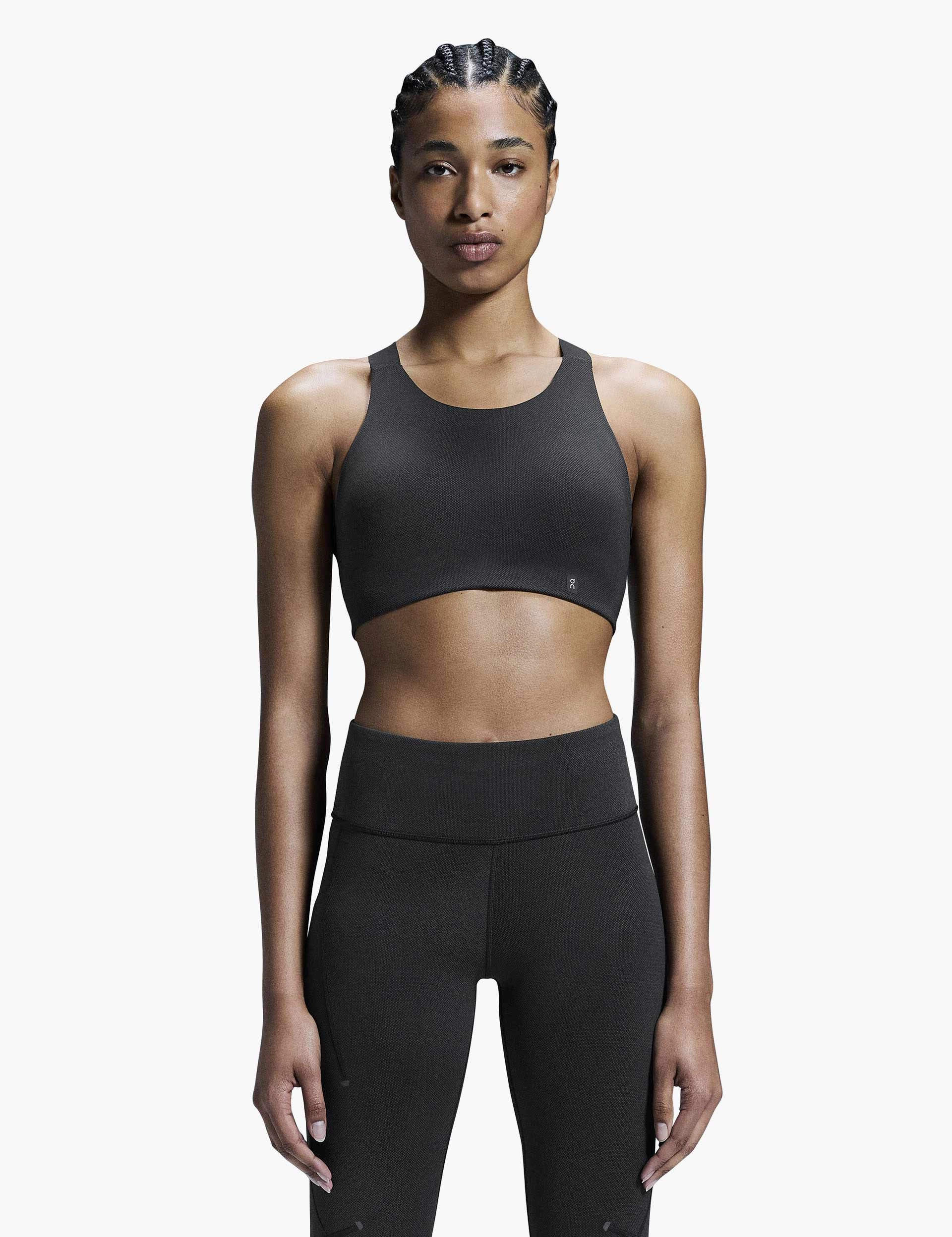 Performance Bra Lumos - Black On athletic shoes with speedboard support