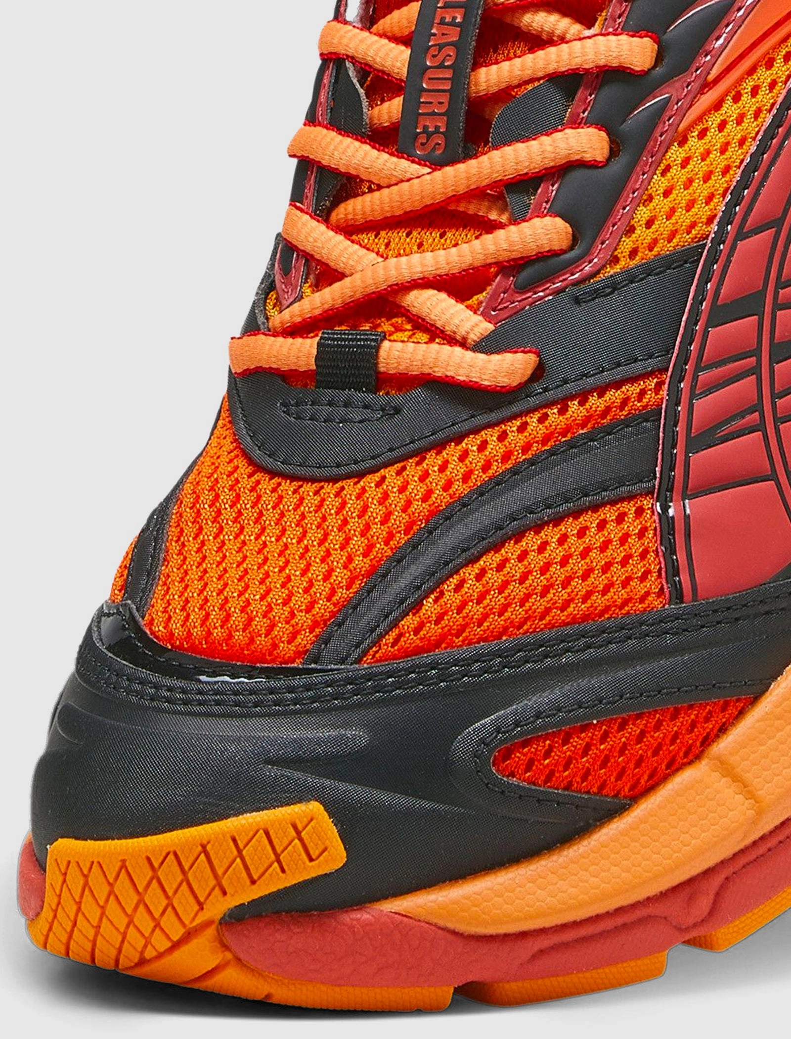PLEASURES VELOPHASIS LAYERS "CAYENNE PEPPER-ASTRO RED" Breathable Daily Trainers