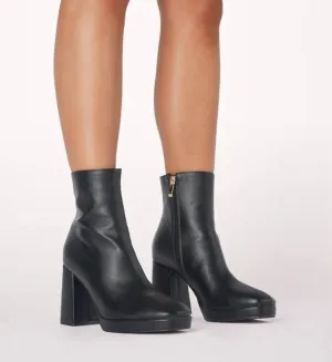 Questky Booties In Black