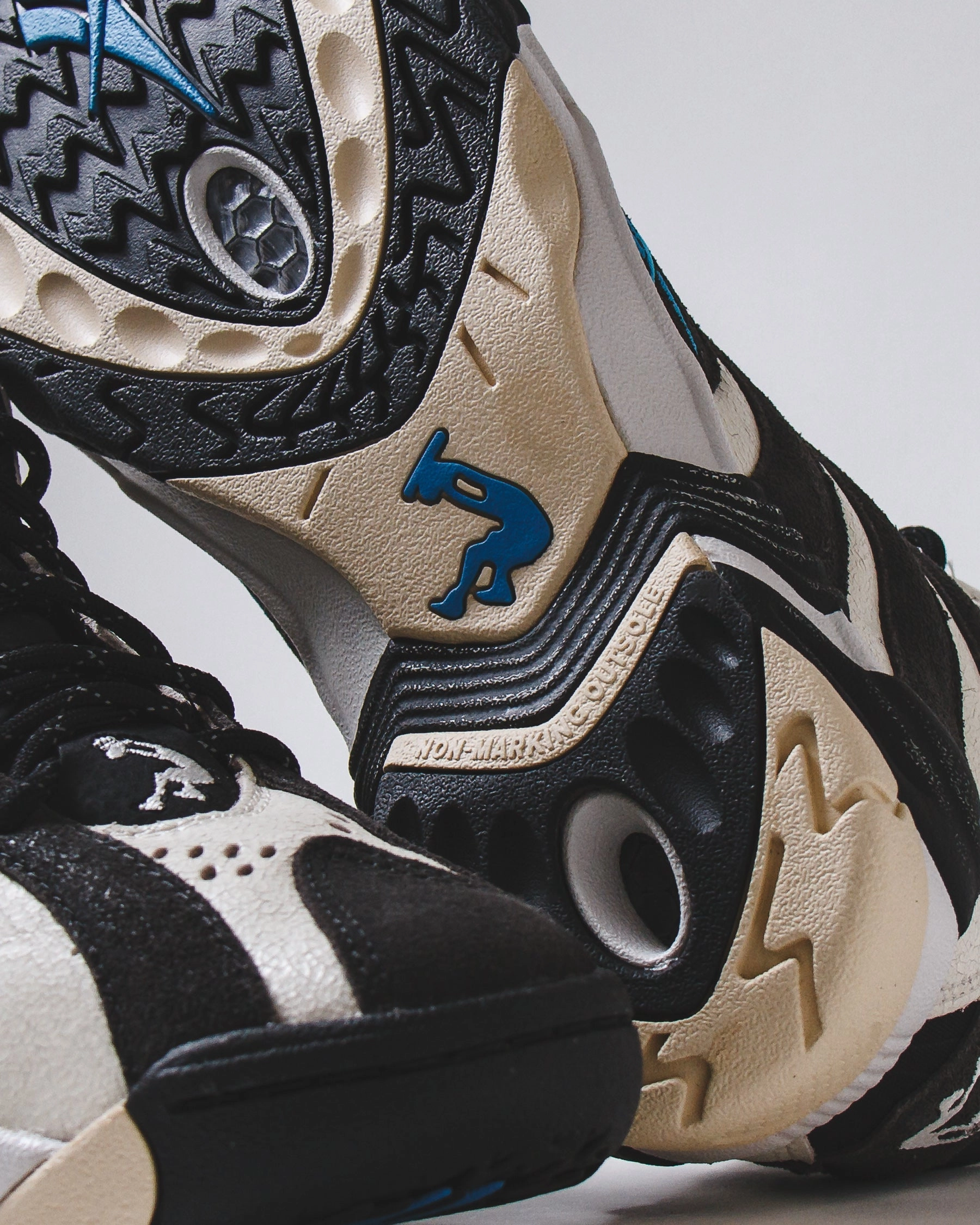 Reebok Basketball Men Shaqnosis Washed Black 100230334 Reebok modern sport footwear