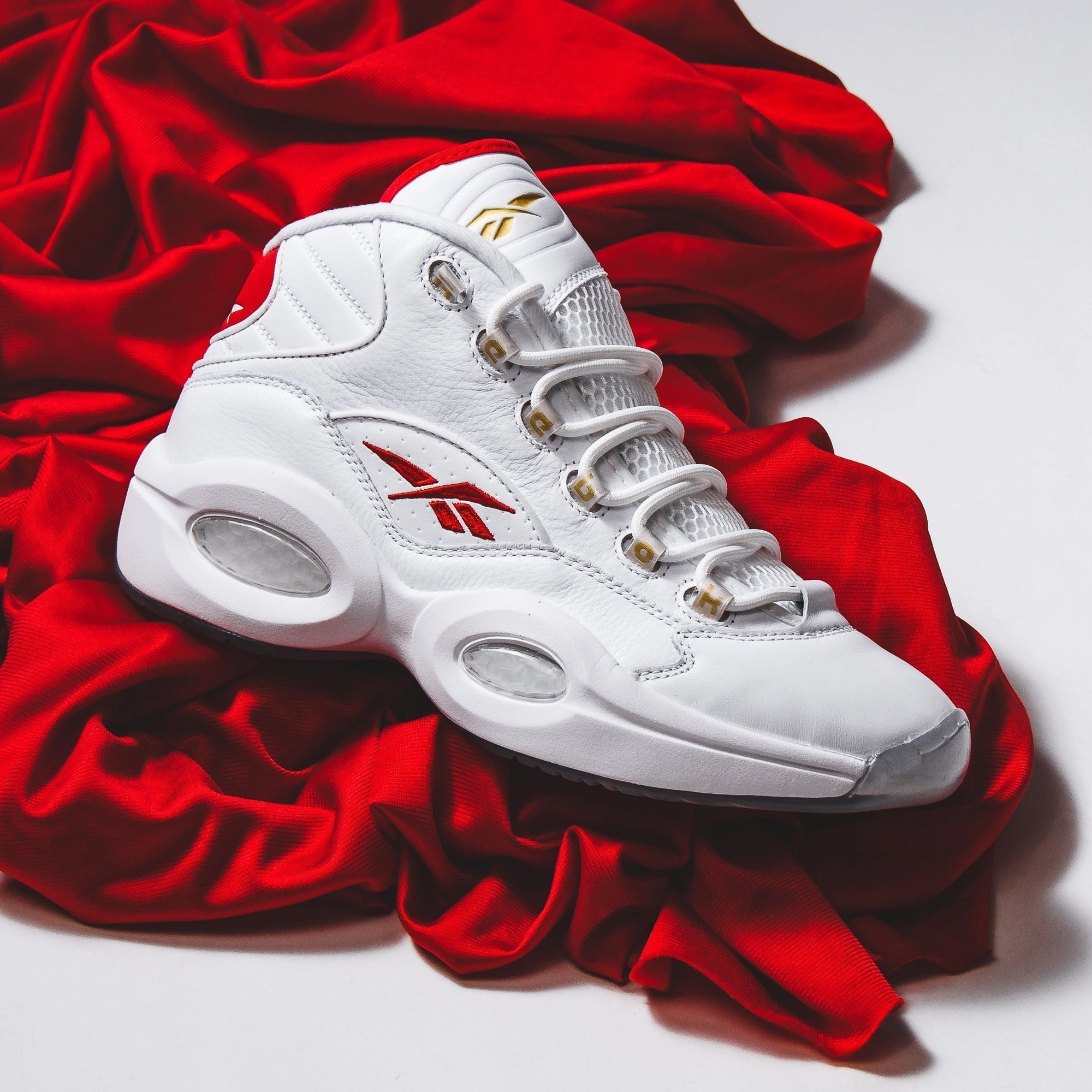 Reebok Classics Basketball Men Question Mid Allen Iverson Dr J #6 White Red GX0230 Reebok modern sport footwear