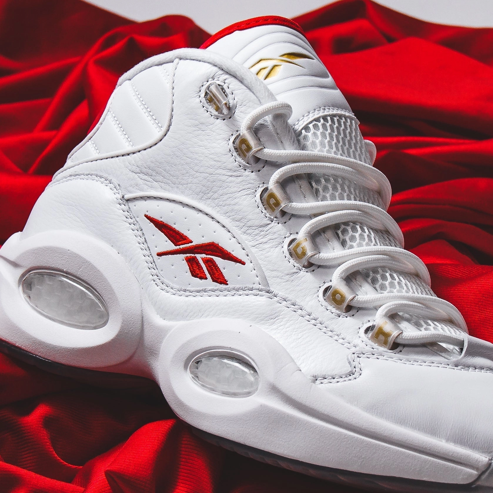 Reebok Classics Basketball Men Question Mid Allen Iverson Dr J #6 White Red GX0230 Reebok modern sport footwear