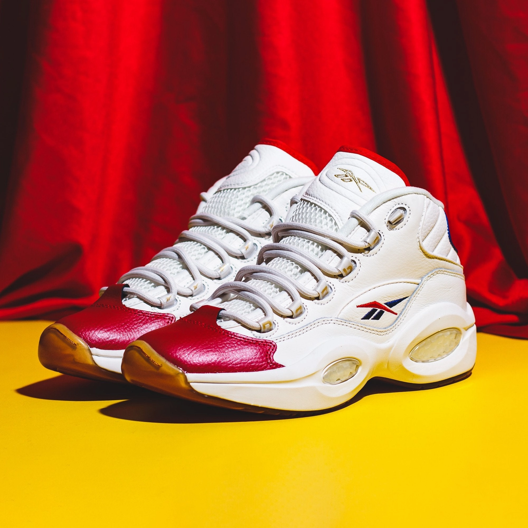 Reebok Classics Basketball Men Question Mid Allen Iverson White Red Blue GZ7099 Reebok modern sport footwear