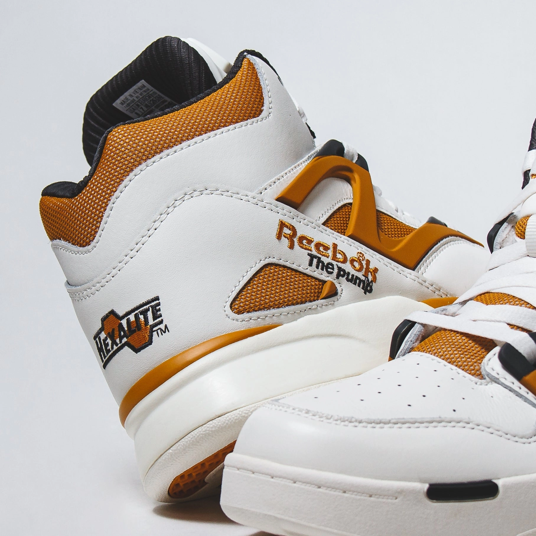 Reebok Classics Men Pump Omni Zone II Chalk 100033886 Reebok modern sport footwear