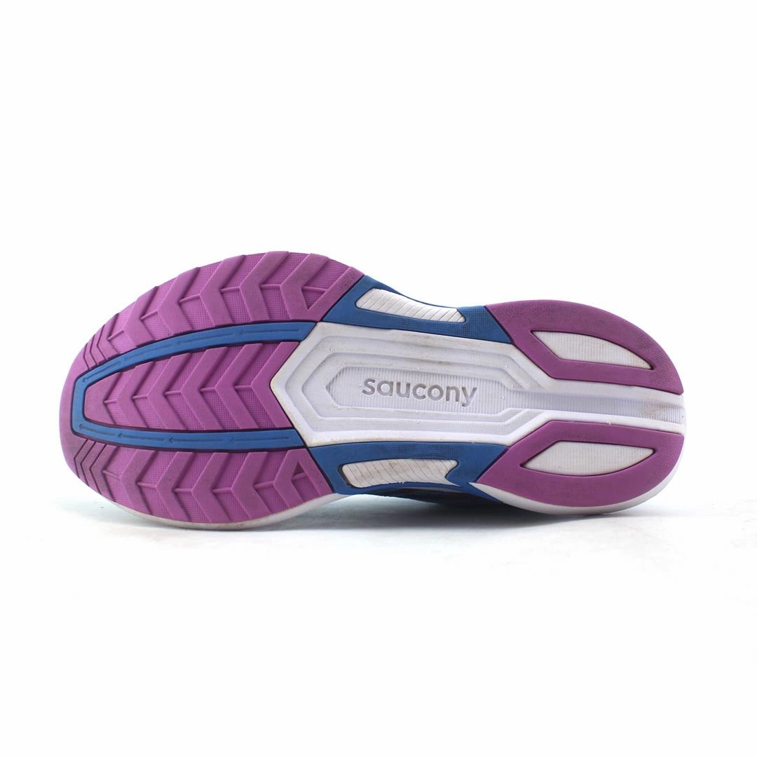 SAUCONY  AXON Saucony casual footwear looks