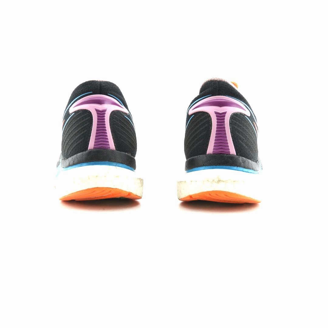 SAUCONY ENDORPHIN SPEED Saucony running shoe close-ups