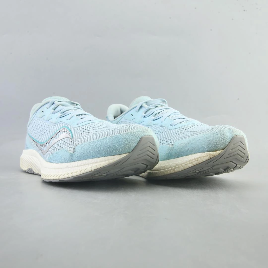 SAUCONY FREEDOM 4 Saucony running shoe close-ups
