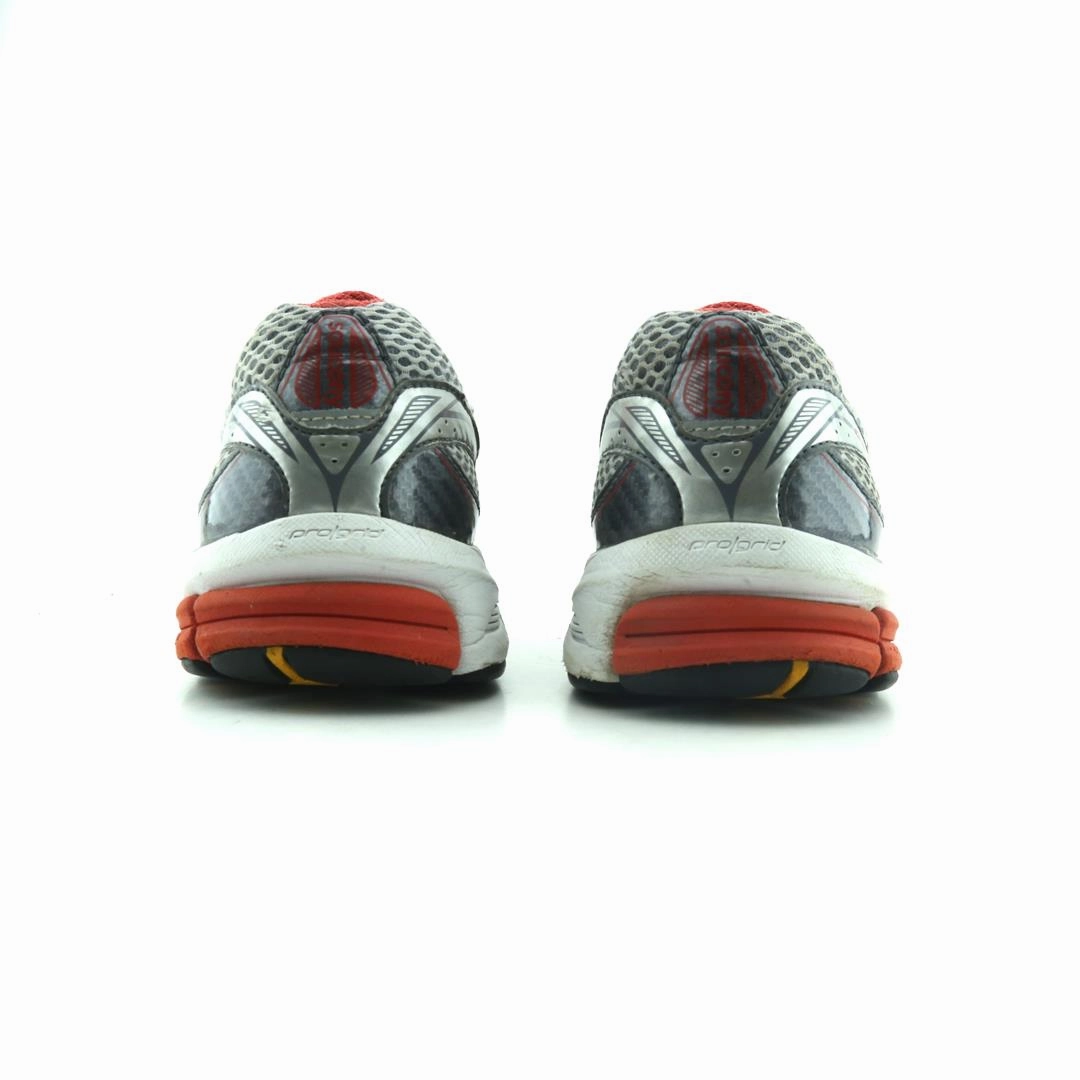 SAUCONY GUIDE 6 Saucony running shoe close-ups