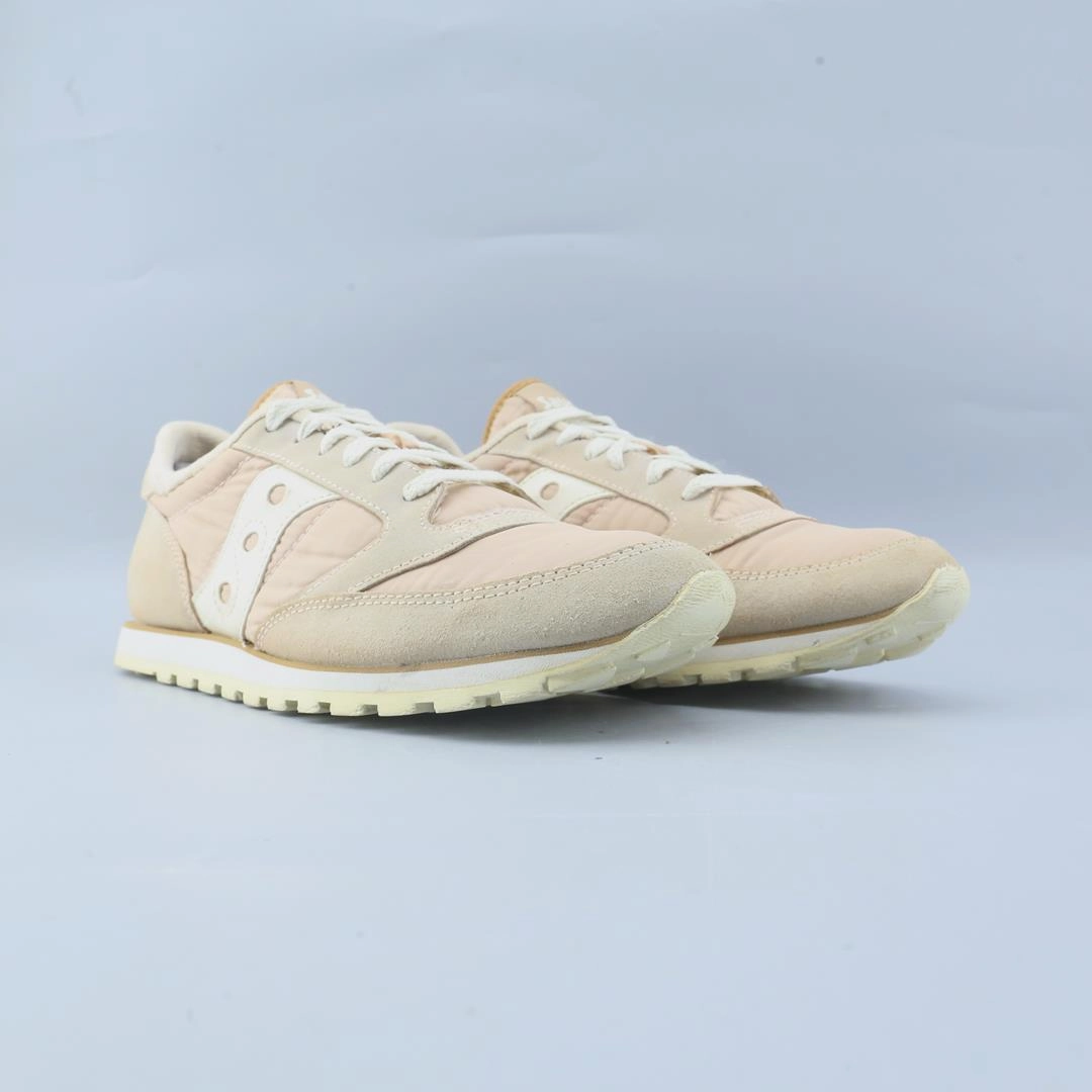 SAUCONY JAZZ LOW PRO Saucony sport shoe imagery