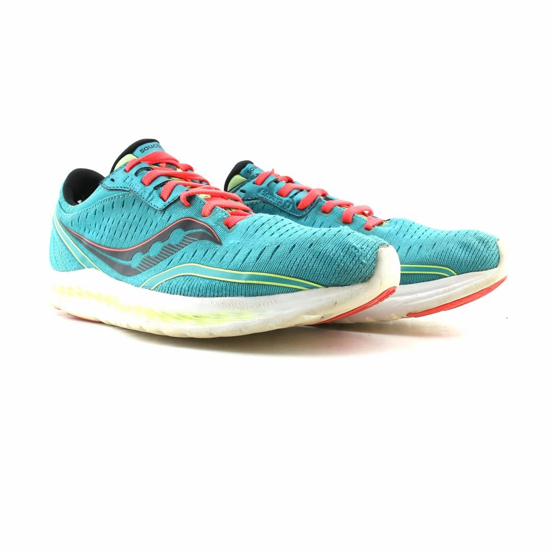 SAUCONY KINVARA 11 Saucony casual footwear looks
