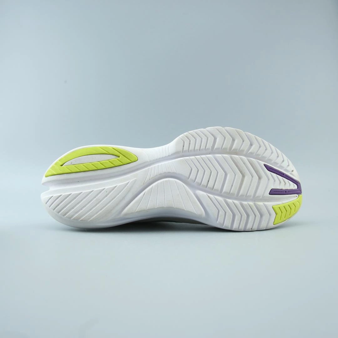 SAUCONY KINVARA 12 Saucony running shoe close-ups