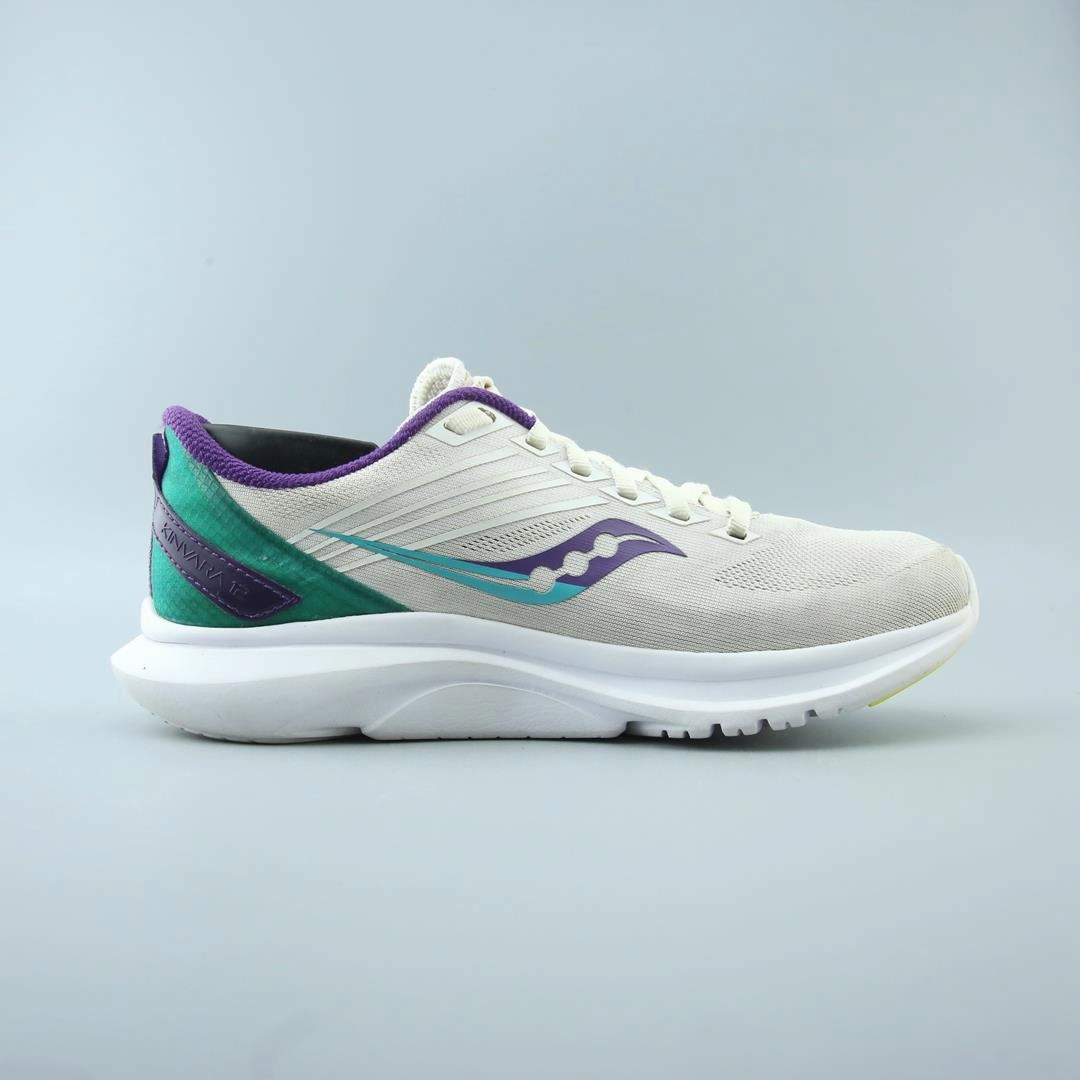 SAUCONY KINVARA 12 Saucony running shoe close-ups
