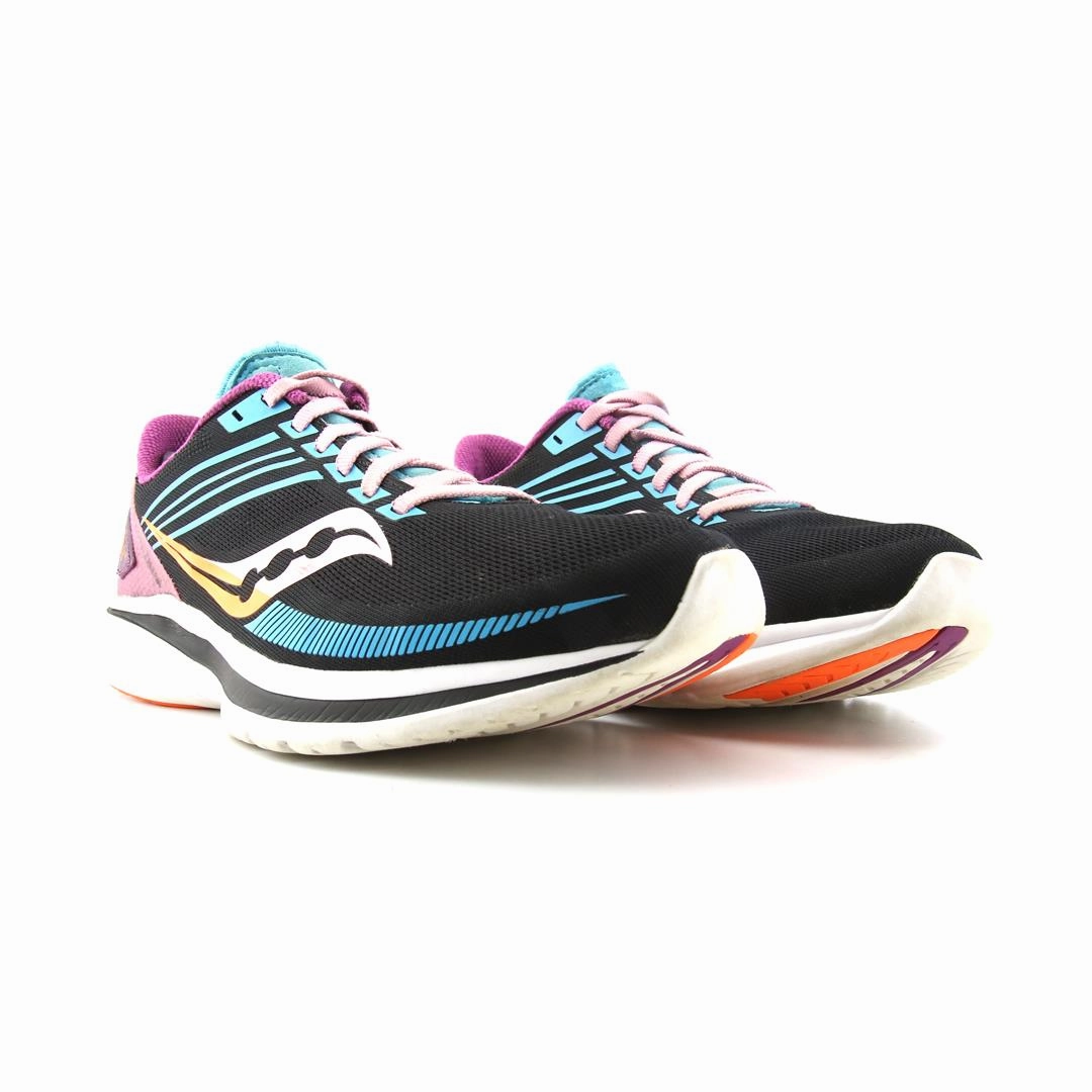 SAUCONY KINVARA 12 Saucony running shoe close-ups