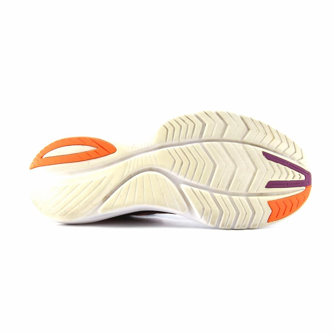 SAUCONY KINVARA 12 Saucony running shoe close-ups