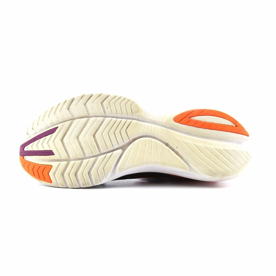 SAUCONY KINVARA 12 Saucony running shoe close-ups