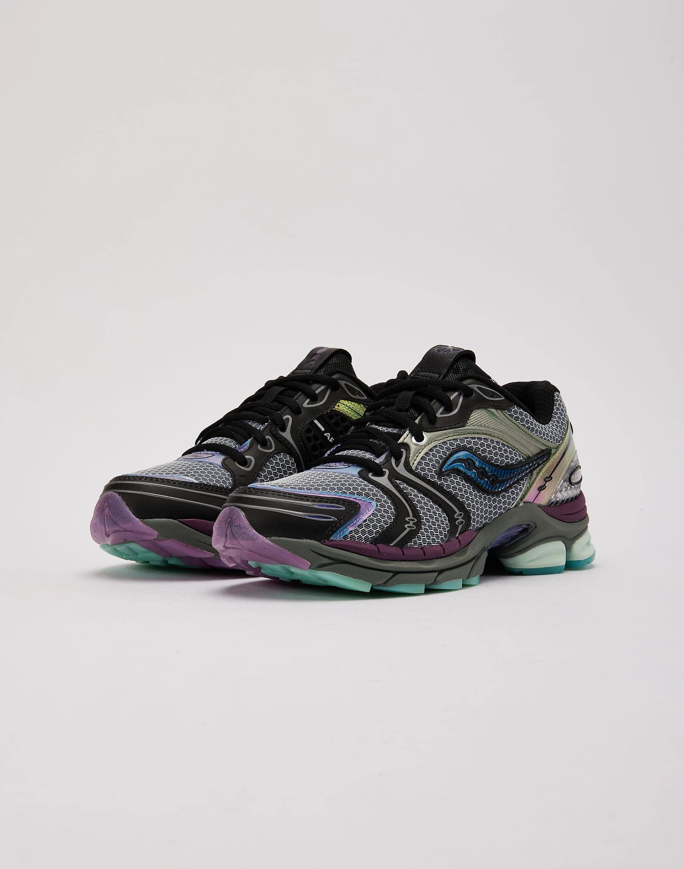 Saucony ProGrid Triumph 4 Grade-School Plush Running Trainers