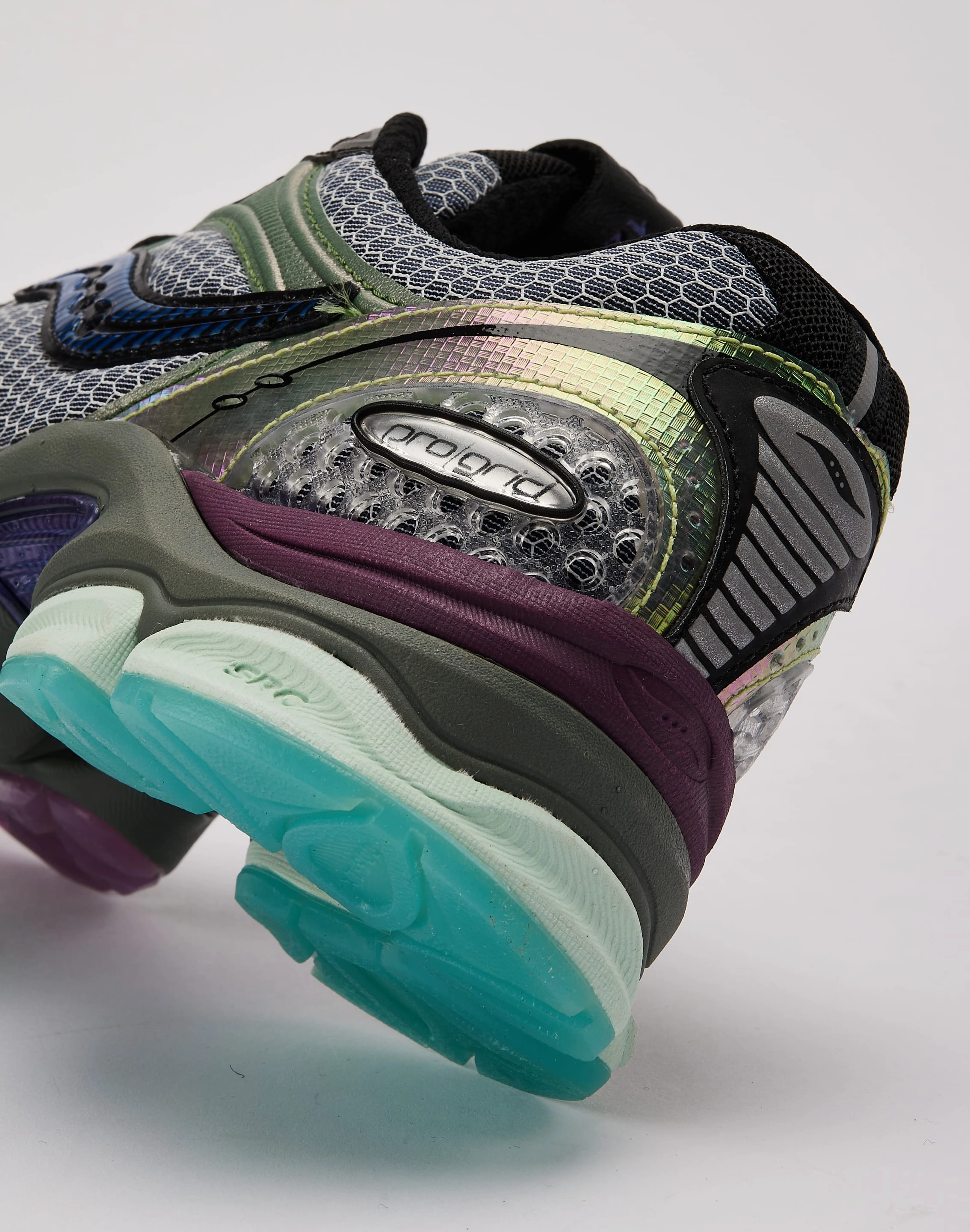 Saucony ProGrid Triumph 4 Grade-School Plush Running Trainers
