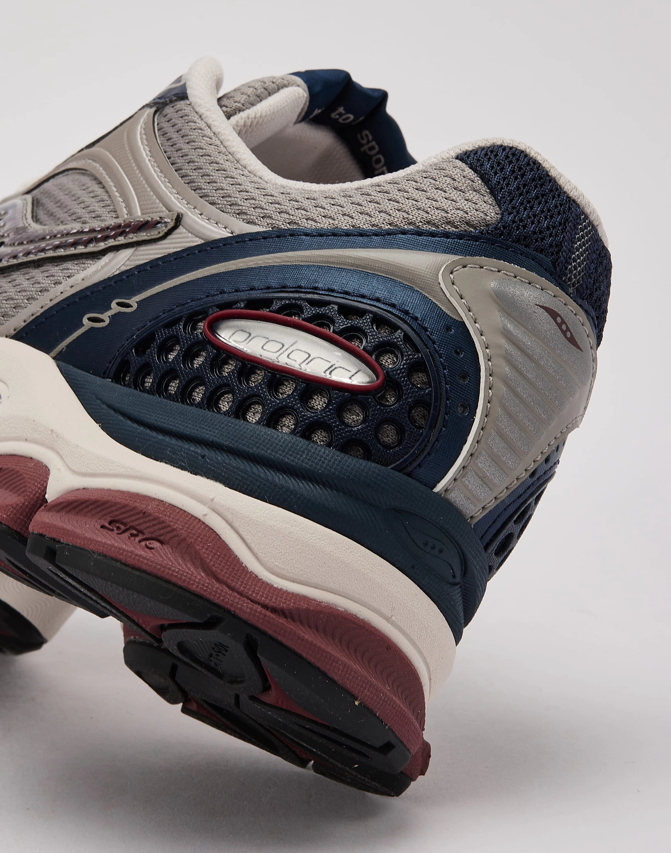 Saucony ProGrid Triumph 4 Plush Running Trainers