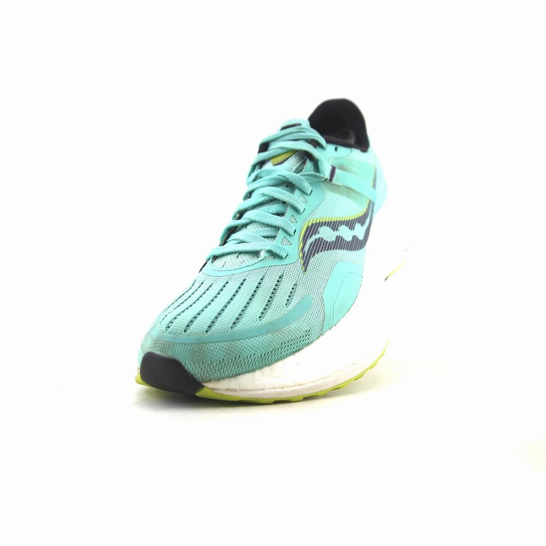 SAUCONY TEMPUS Saucony casual footwear looks