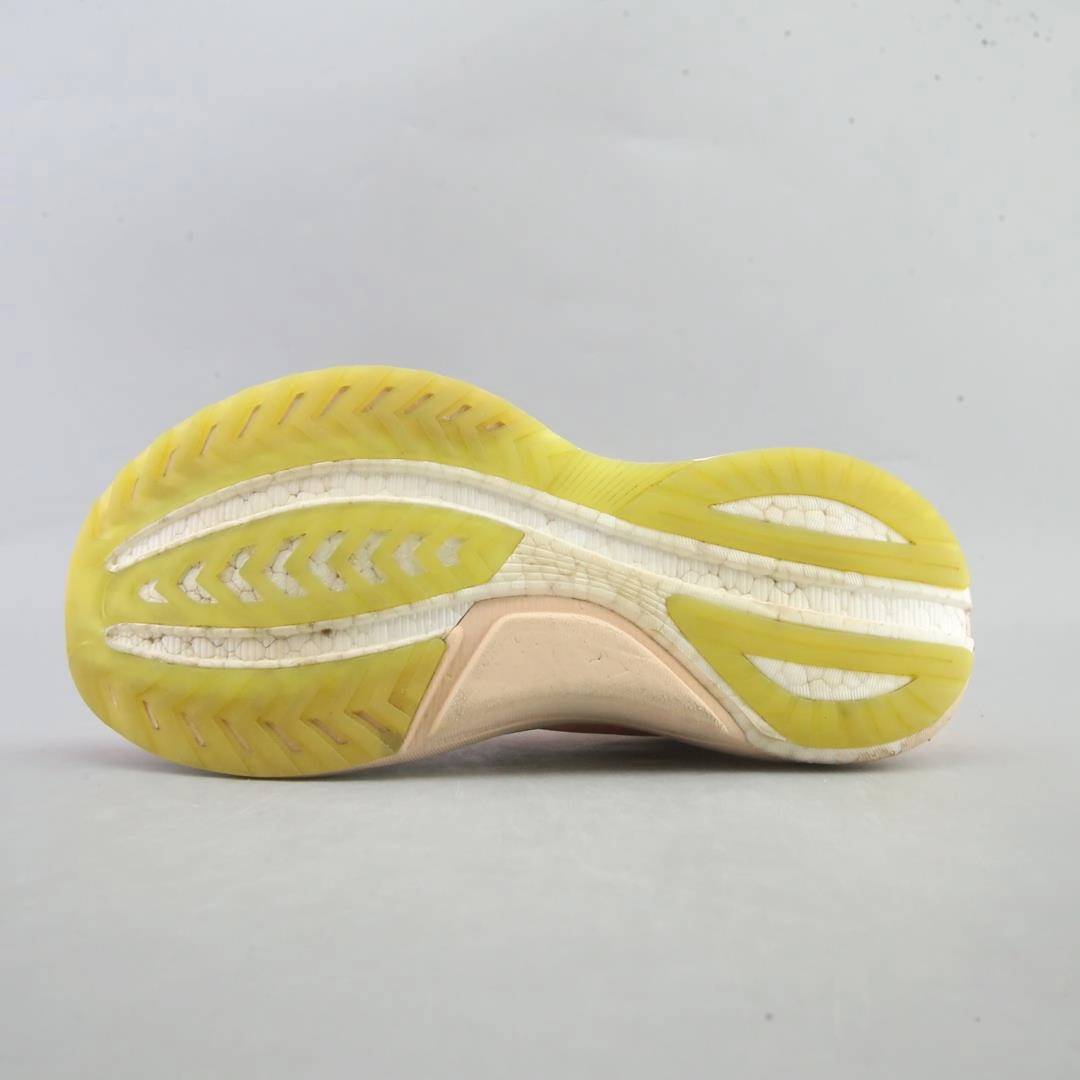 SAUCONY TEMPUS Saucony casual footwear looks