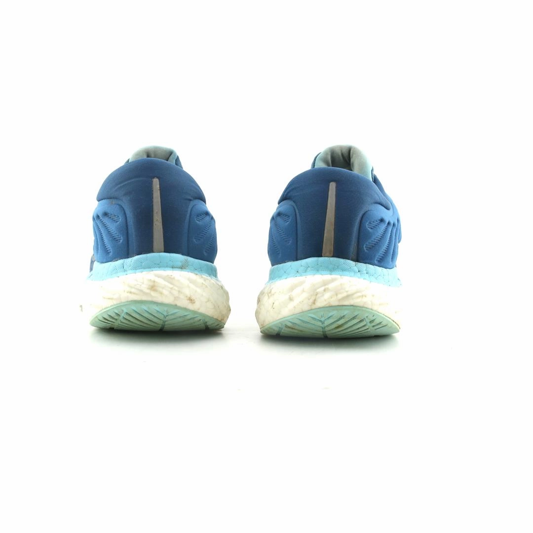 SAUCONY TRIUMPH 17 Saucony casual footwear looks