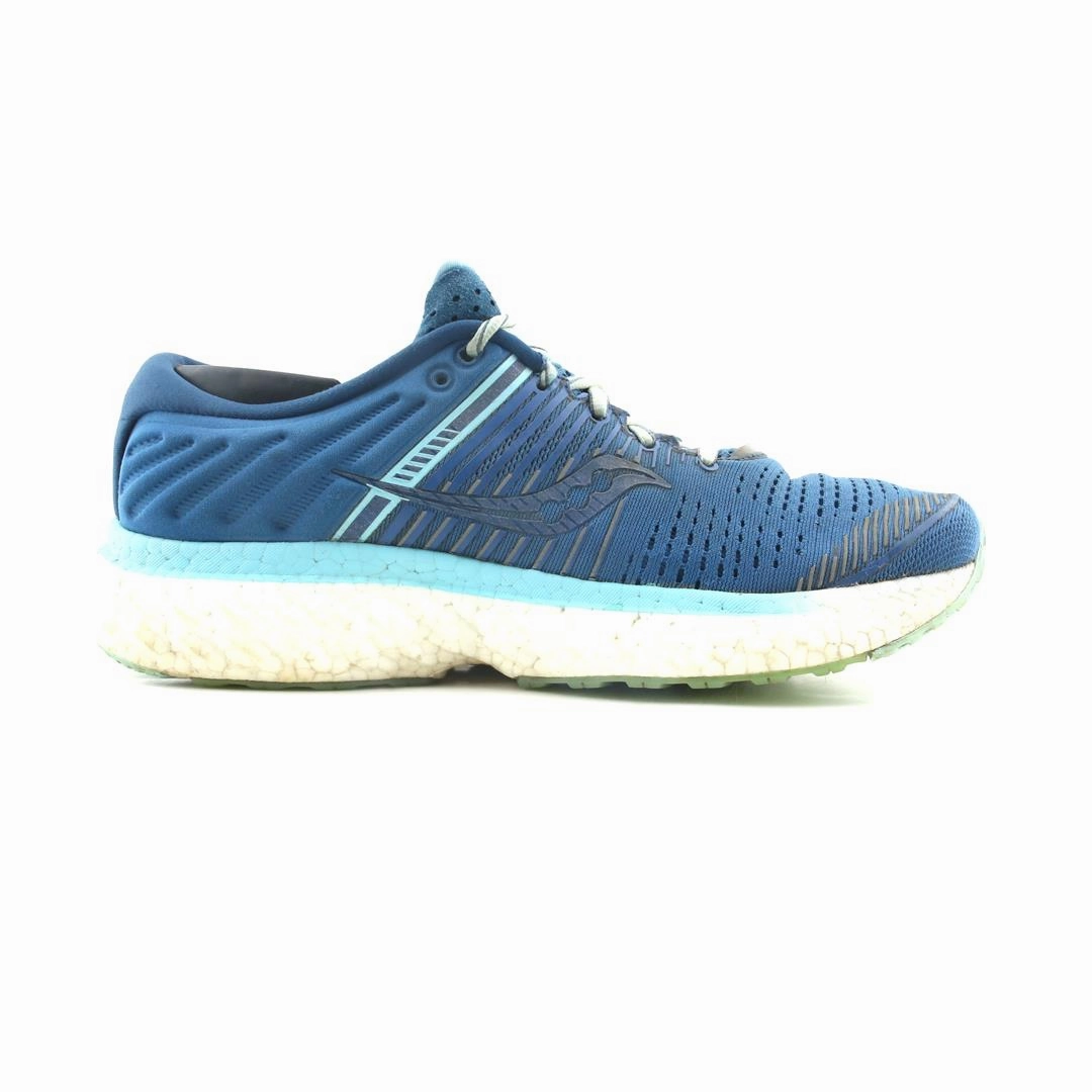 SAUCONY TRIUMPH 17 Saucony casual footwear looks