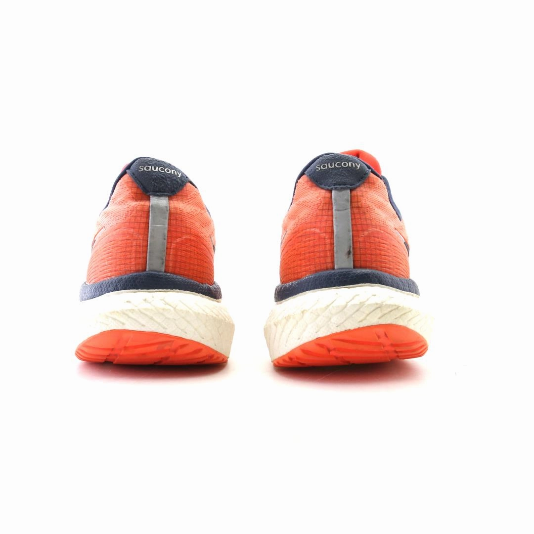 SAUCONY TRIUMPH 19 Saucony casual footwear looks