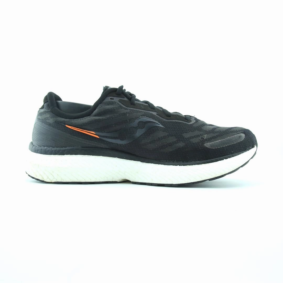 SAUCONY TRIUMPH 19 Saucony running shoe close-ups