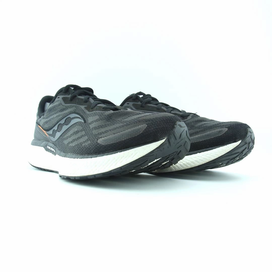 SAUCONY TRIUMPH 19 Saucony running shoe close-ups
