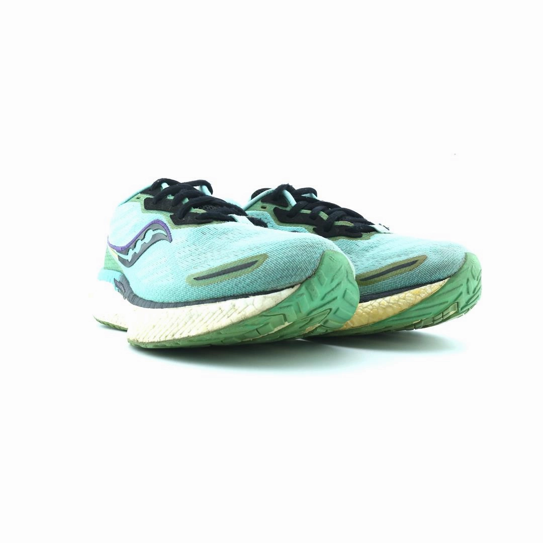 SAUCONY TRIUMPH 19 Saucony running shoe close-ups