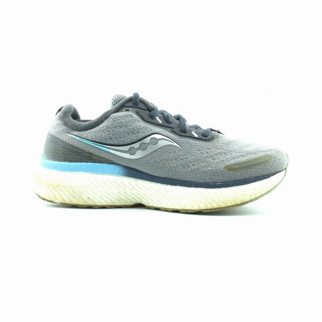 SAUCONY TRIUMPH 19 Saucony running shoe close-ups