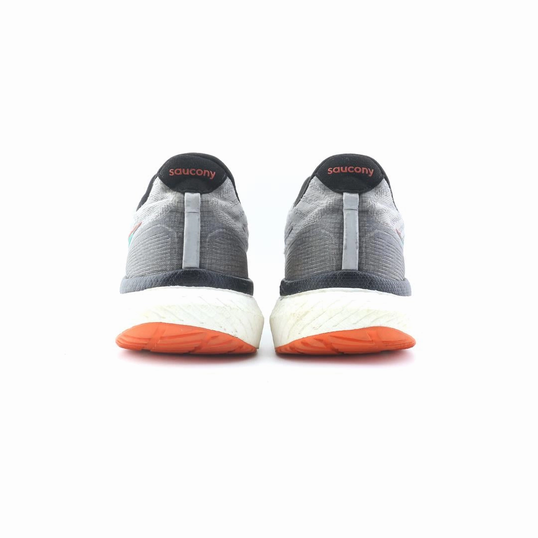 SAUCONY TRIUMPH 19 Saucony sport shoe imagery