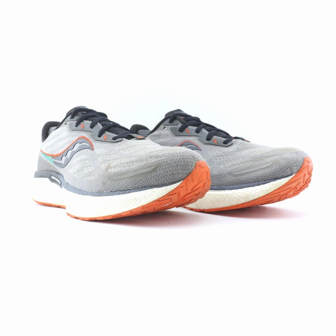 SAUCONY TRIUMPH 19 Saucony sport shoe imagery