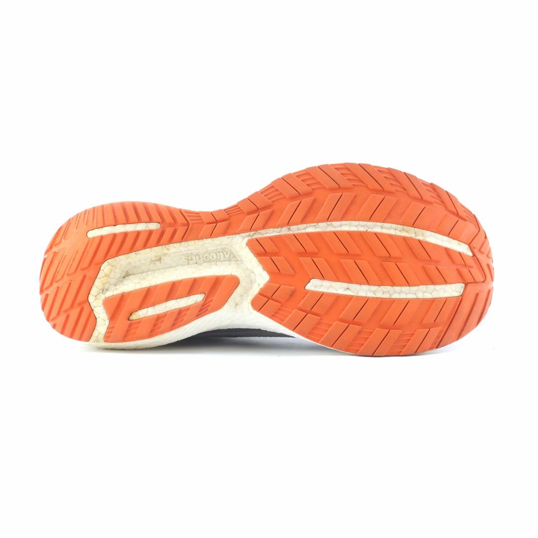 SAUCONY TRIUMPH 19 Saucony sport shoe imagery