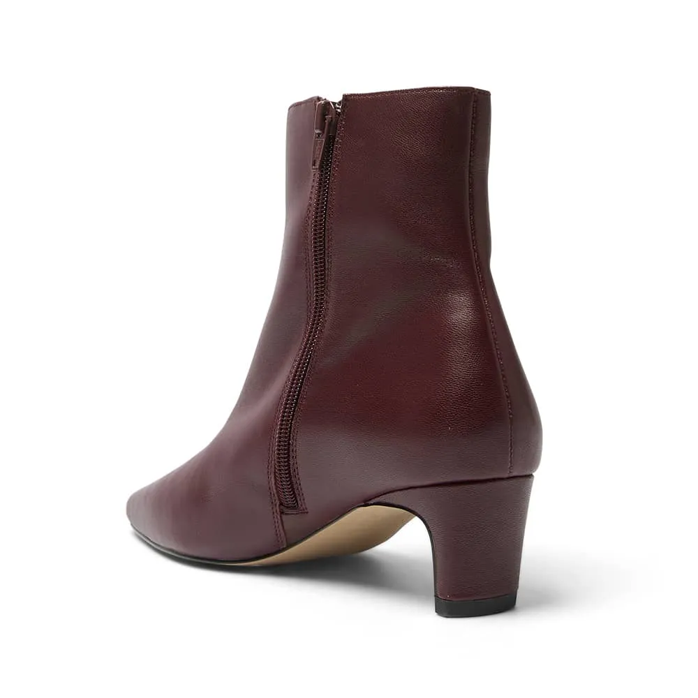 Seattle Boot in Wine Glove Nubuck
