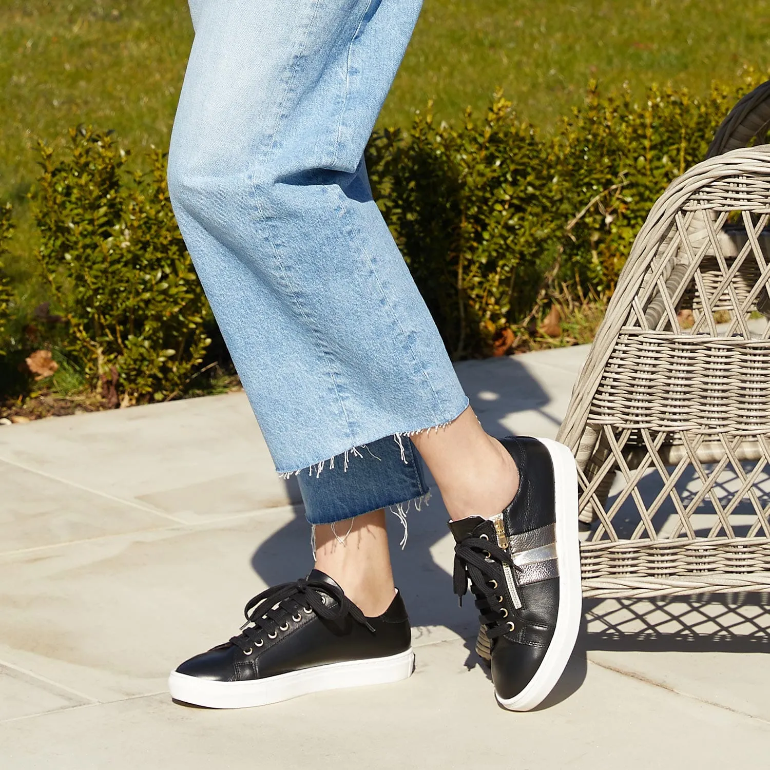 Sprint: Black Leather & Metallic