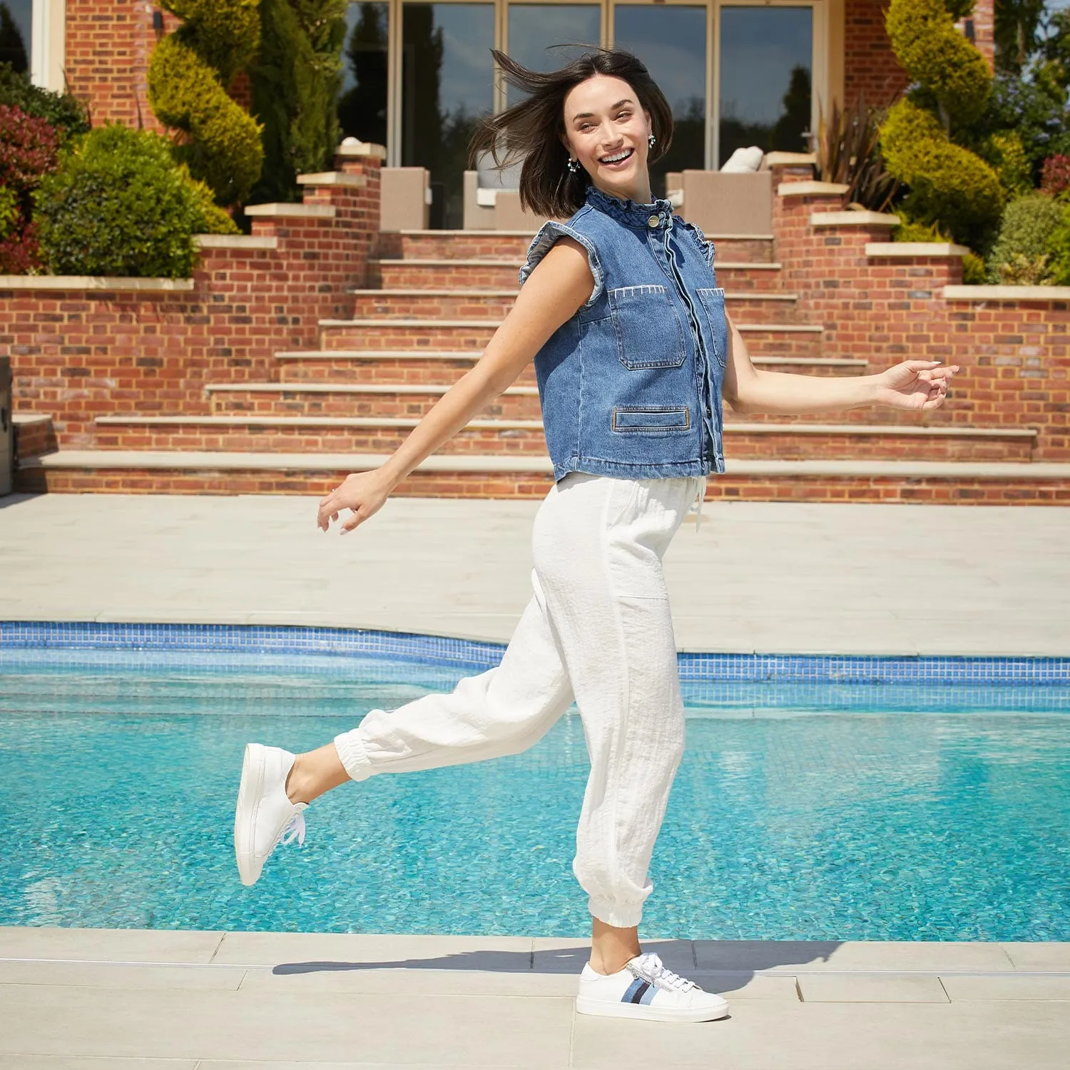 Sprint: White Leather & Multi Denim