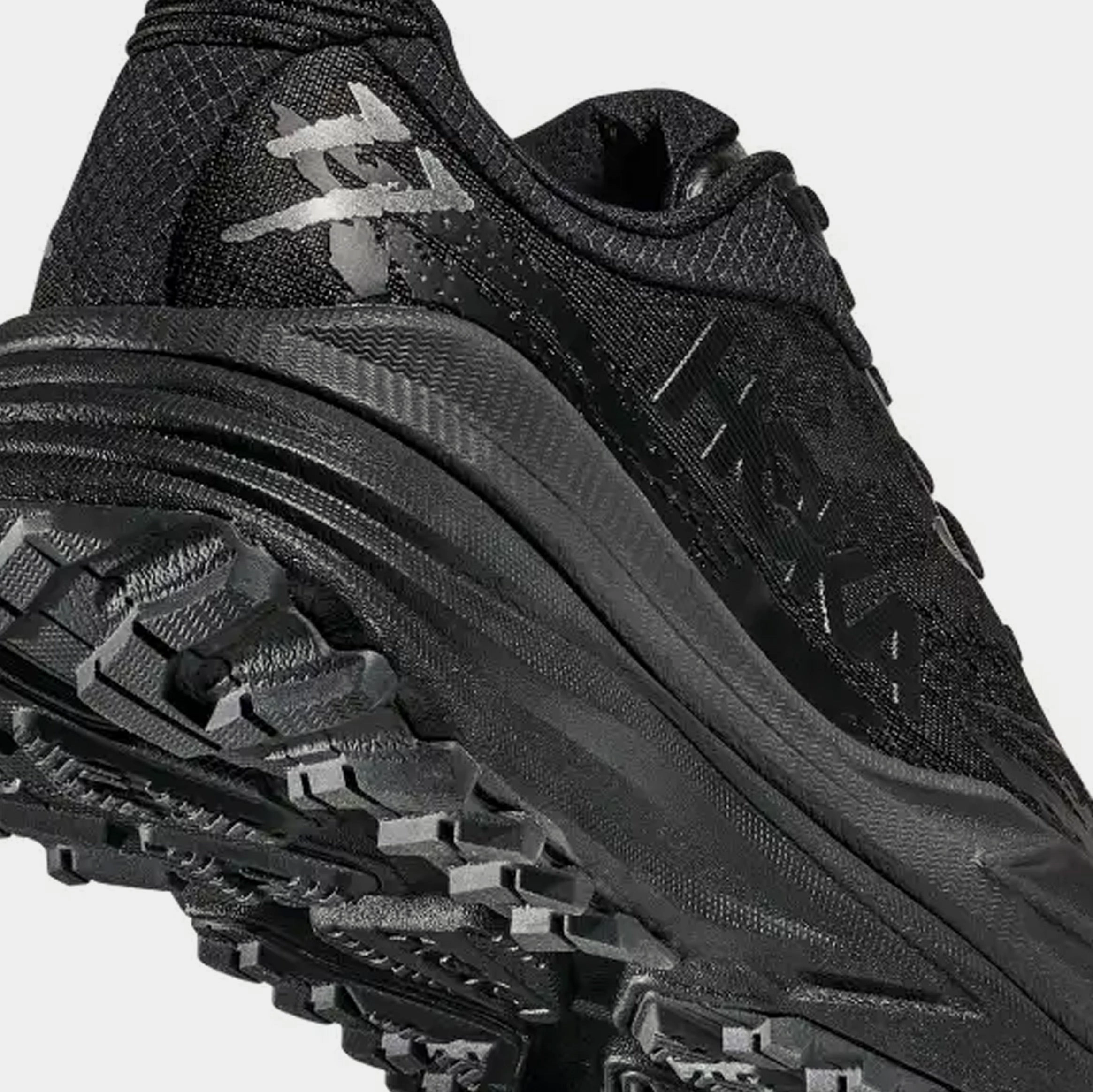 Stinson 7 Mens Running Shoes (Black/Black) Trail grip footwear