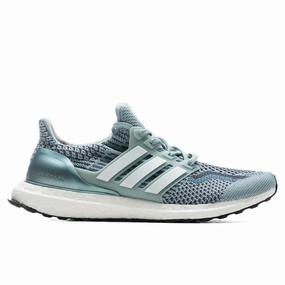 Ultraboost 5.0 DNA - Magic Grey/Shadow Navy Classic Adidas sneakers with timeless style