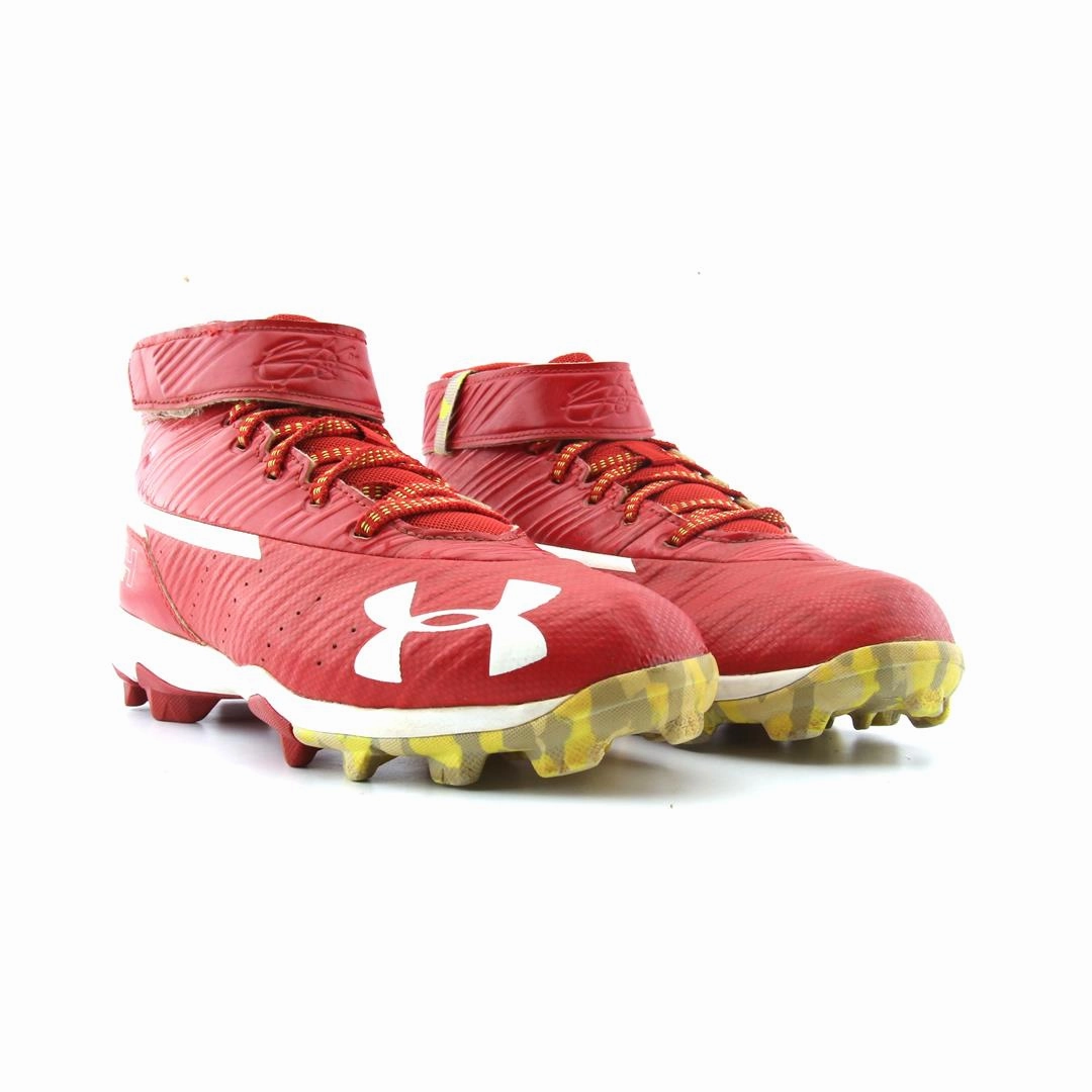 UNDER ARMOUR . Under Armour sport shoe shots