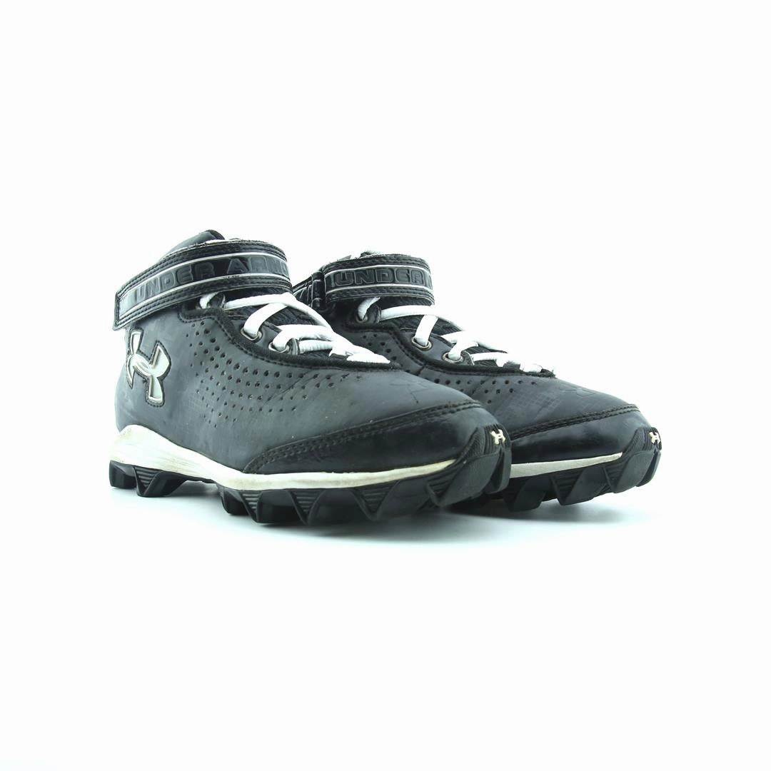 UNDER ARMOUR . Under Armour sport shoe shots
