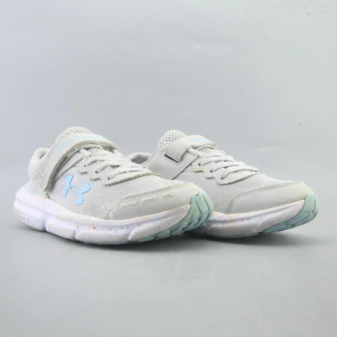 UNDER ARMOUR ASSERT 10 Under Armour trainer close-ups