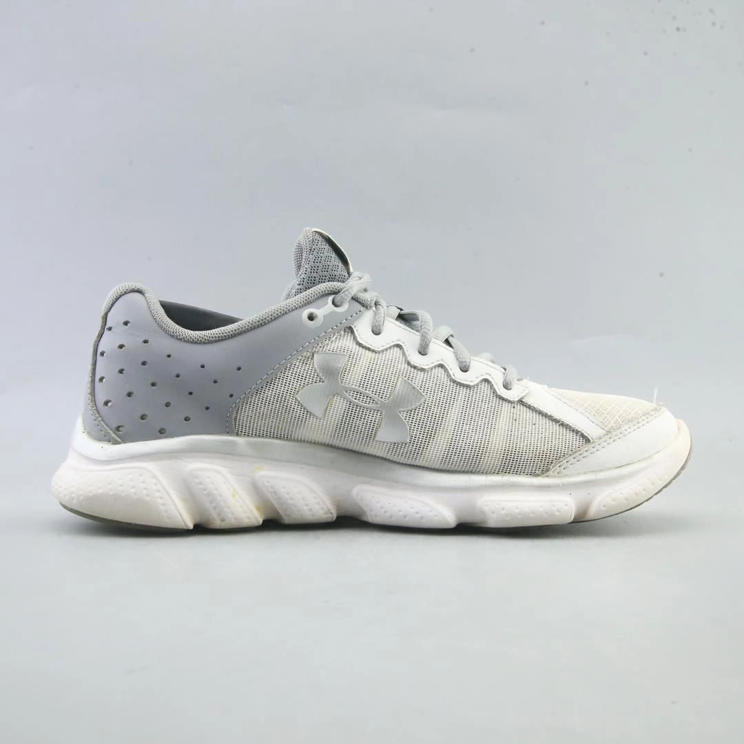 UNDER ARMOUR ASSERT 6 Under Armour trainer close-ups