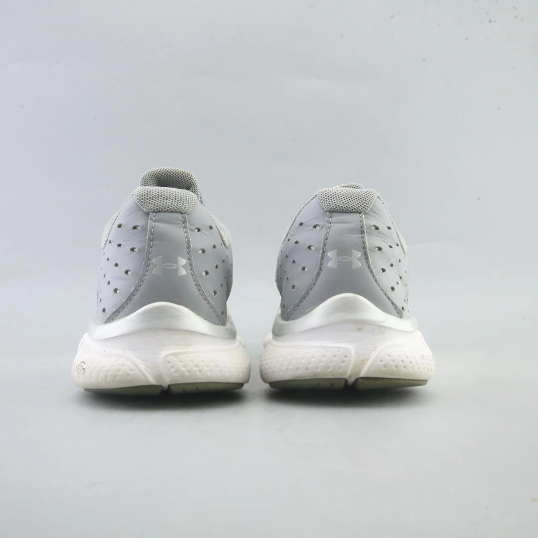 UNDER ARMOUR ASSERT 6 Under Armour trainer close-ups